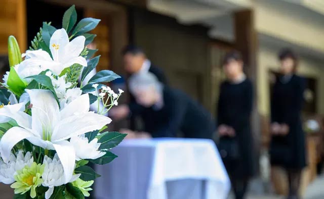 お葬式を執り行っている様子。